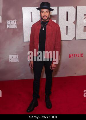 New York, Stati Uniti. 3 aprile 2024. QUEENS, NEW YORK CITY, NEW YORK, USA - 03 APRILE: Ray Fisher arriva a Netflix 'Rebel Moon - Part Two: The Scargiver' - 'Rebel Moon: Songs of the Rebellion' album Launch Event tenutosi al Knockdown Center il 3 aprile 2024 a Queens, New York, New York, Stati Uniti. (Foto di Christian Lora/Image Press Agency) credito: Image Press Agency/Alamy Live News Foto Stock