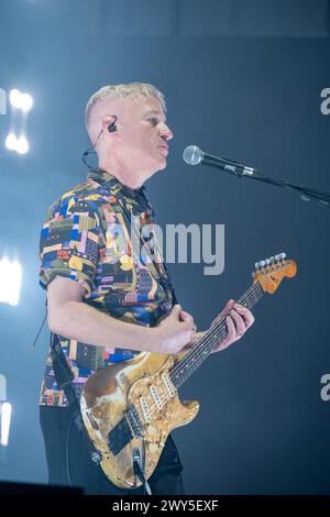 Mantova, Italia. 3 aprile 2024. Max Casacci dei Subsonica suona la chitarra durante il Subsonica 2024 Tour al PalaUnical il 3 aprile 2024 a Mantova. Credito: Agenzia fotografica indipendente/Alamy Live News Foto Stock