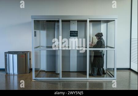 Raucherkabine, Flughafen BER, Berlino-Brandeburgo, Deutschland *** cabina fumatori, BER Airport, Berlino Brandeburgo, Germania Foto Stock