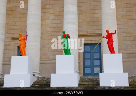 LE SCULTURE DI VENERE DI MILO CHE INCARNANO LO SPIRITO OLIMPICO ADORNANO PARIGI Foto Stock