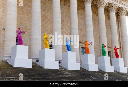 LE SCULTURE DI VENERE DI MILO CHE INCARNANO LO SPIRITO OLIMPICO ADORNANO PARIGI Foto Stock