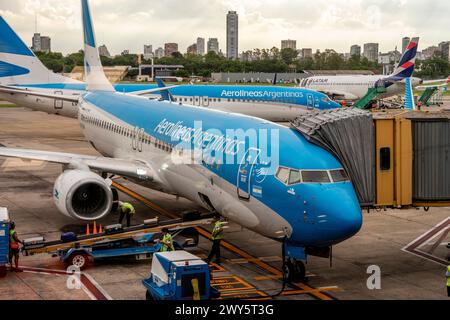 Aerolineas Argentina aeroplani a terra presso l'aeroporto Jorge Newberry, Buenos Aires, Argentina Foto Stock