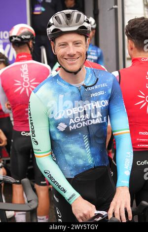 BENNETT Sam DEL team Decathlon AG2R la Mondiale durante il Région Pays de la Loire Tour 2024, gara ciclistica fase 3, Segré-en-Anjou Bleu - Château-Gontier-sur-Mayenne (159, 8 km) il 4 aprile 2024 a Chateau-Gontier-sur-Mayenne, Francia - Photo Laurent Lairys /ABACAPRESS.COM Credit: Abaca Press/Alamy Live News Foto Stock