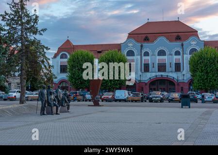 Vista al tramonto della piazza principale di Baia Mare, Romania Foto Stock