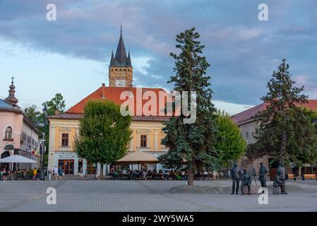 Vista al tramonto della piazza principale di Baia Mare, Romania Foto Stock