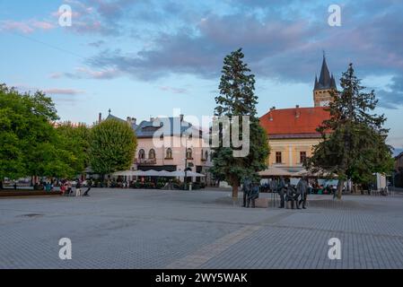 Vista al tramonto della piazza principale di Baia Mare, Romania Foto Stock