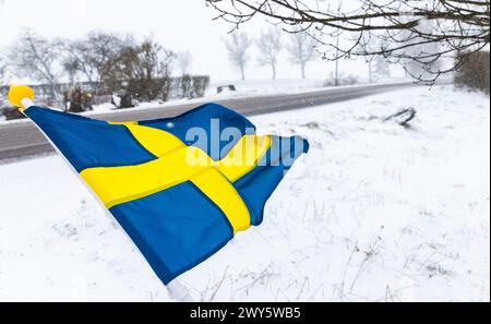 Tempo stagionale, nevicate il martedì appena fuori Väderstad, Svezia. Foto Stock