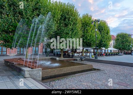 Vista al tramonto della piazza principale di Baia Mare, Romania Foto Stock