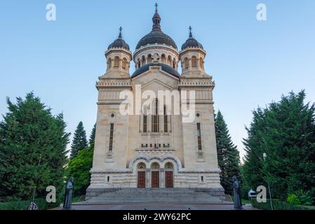 Vista mattutina della Dormizione della Cattedrale metropolitana della madre di Dio a Cluj-Napoca, Romania Foto Stock