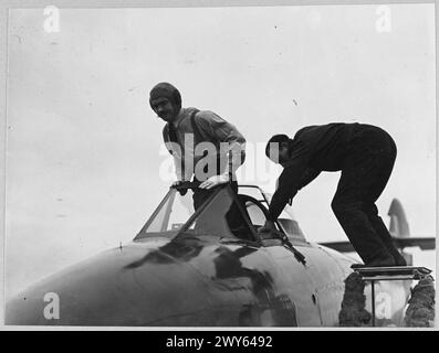 Il 7 novembre 1945, due Gloster Meteor stabilirono nuovi record mondiali di velocità aerea su Herne Bay, con una media di oltre 600 mph, con il capitano del gruppo H.J. Wilson in media di 606 mph e Eric Greenwood 603 mph, superando il precedente record di 1939. Foto Stock