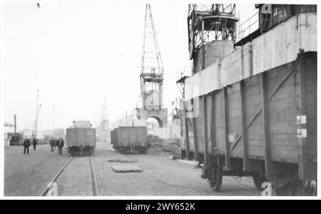 PORTO DI ANVERSA IN PIENO SVOLGIMENTO - come lo scarico è uno. , British Army, 21st Army Group Foto Stock