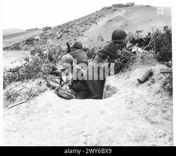 LA CAMPAGNA DI TUNISIA, NOVEMBRE 1942-MAGGIO 1943 - truppe americane che detengono una posizione sulle colline di fronte a Mateur, a circa 25 chilometri da Tunisi, il 5 dicembre 1942. , Esercito degli Stati Uniti Foto Stock