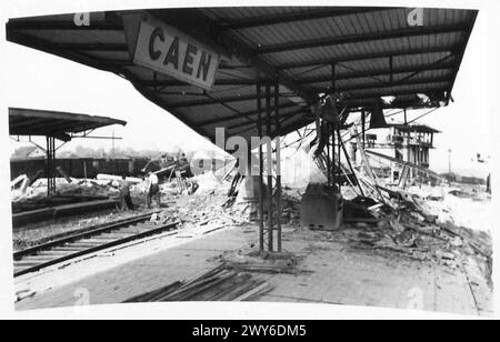 RIPARAZIONE DI DANNI DA BOMBE AL CENTRO FERROVIARIO DI CAEN - il relitto della stazione di Caen. , British Army, 21st Army Group Foto Stock