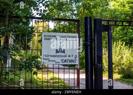 Satino, Russia - settembre 2018: Base educativa e scientifica della Facoltà di Geografia dell'Università Statale di Mosca (MGU) nel villaggio di Satino Foto Stock