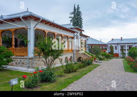 Monastero di Varatec durante una giornata nuvolosa in Romania Foto Stock