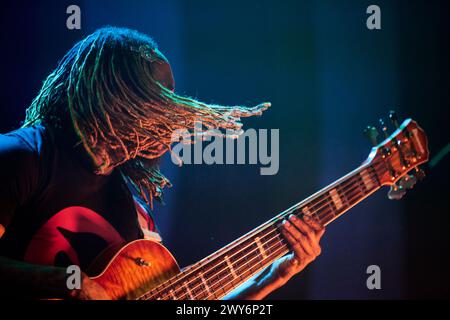 Londra, Regno Unito. 3 aprile 2024. Il musicista americano Thundercat (alias Stephen Lee Bruner) si esibisce dal vivo al Koko Theatre di Londra, la prima notte di una residenza di quattro notti. Foto di David Levene credito: David Levene/Alamy Live News Foto Stock