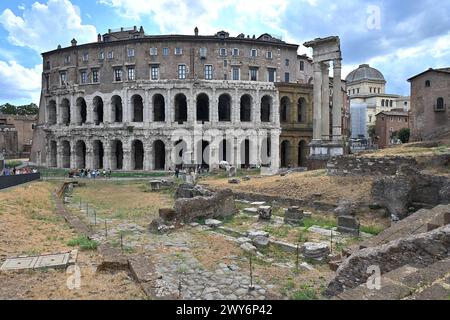 Italia, Roma: Il Teatro di Marcello, antico teatro all'aperto completato nel 13 a.C. e formalmente inaugurato nel 12 a.C. dal RO Foto Stock