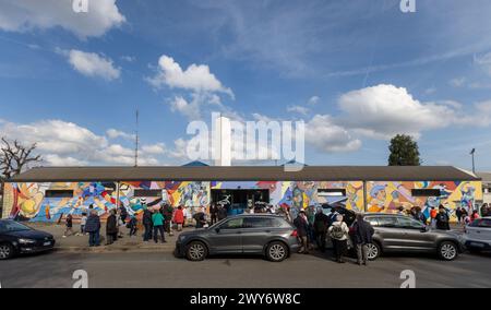 Milano, Italia. 4 aprile 2024. Inaugurazione del murale &#x201c;i valori dello sport&#x201d; sulla facciate del Crespi Sport Village di via Valvassori Peroni 48 - Cronaca - Milano, Italia - Gioved&#xec;, 4 aprile 2024 (foto Stefano porta/LaPresse) inaugurazione del murale "i valori &#x200b;&#x200b;dello sport" sulla facciata del Crespi Sport Village in via Valvassori Peroni 48 - News - News - Milano, Italia - giovedì 4 aprile 2024 (foto Stefano porta/LaPresse) credito: LaPresse/Alamy Live News Foto Stock