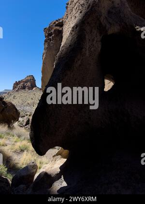 Buca nel sentiero della Mojave National Preserve, California, Stati Uniti Foto Stock
