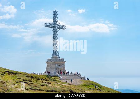 Heroes' Cross sul Caraiman Peak in Romania Foto Stock