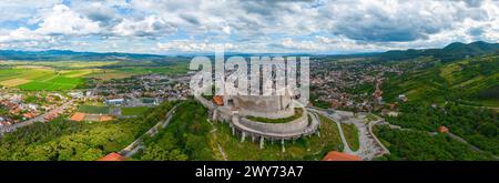 La Fortezza di Deva e la campagna circostante in Romania Foto Stock