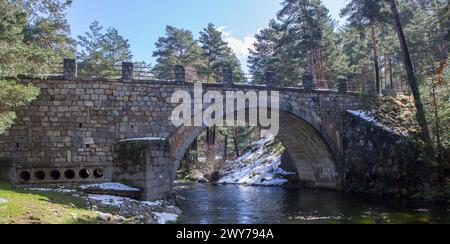 Dukes ponte sul fiume Tormes, Hoyos del Espino, Avila, Castiglia e León, Spagna Foto Stock