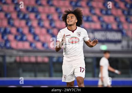 Bologna, Italia. 4 aprile 2024. Aaron Ciammaglichella di Torino reagisce durante la finale di Primavera TIM Cup tra Fiorentina e Torino - Primavera TIM Cup allo Stadio Renato Dall'Ara - Sport, calcio - Bologna, Italia - giovedì 4 aprile 2024 (foto di massimo Paolone/LaPresse) crediti: LaPresse/Alamy Live News Foto Stock