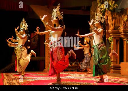 Danzatori tradizionali di Apsaras a Siem Reap, Cambogia Foto Stock