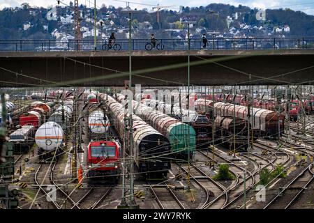 Il cantiere di smistamento Hagen-Vorhalle, uno dei 9 più grandi in Germania, si trova sulla linea ferroviaria Wuppertal-Dortmund e dispone di 40 binari direzionali Foto Stock