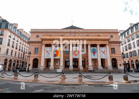 Parigi, Francia - 20 gennaio 2022: L'Odeon Theatre de l'Europe è uno dei sei teatri nazionali della Francia. Si trova al numero 2 di rue Corneille nel sesto Foto Stock