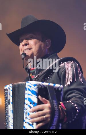 Madrid, Spagna. 4 aprile 2024. Il gruppo musicale Los Tigres del Norte si esibisce durante il concerto al WizCenter di Madrid, 4 aprile 2024, Spagna (foto di Oscar Gonzalez/Sipa USA) credito: SIPA USA/Alamy Live News Foto Stock