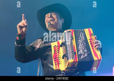 Madrid, Spagna. 4 aprile 2024. Il gruppo musicale Los Tigres del Norte si esibisce durante il concerto al WizCenter di Madrid, 4 aprile 2024, Spagna (foto di Oscar Gonzalez/Sipa USA) credito: SIPA USA/Alamy Live News Foto Stock