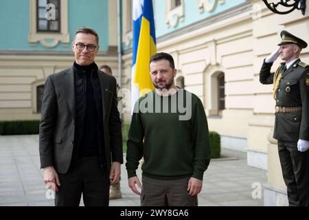 Il presidente ucraino Volodymyr Zelensky incontra il presidente della Finlandia Alexander Stubb a Kiev il presidente ucraino Volodymyr Zelensky incontra il presidente della Finlandia Alexander Stubb a Kiev, il 3 aprile 2024. Nel mezzo dell'invasione russa in Ucraina. Foto DEL PRESIDENTE DELL'UCRAINA Apaimages Ucraina Ucraina Ucraina Ucraina 030424 Ukraine UPO 0019.jpeg Copyright: XapaimagesxPRESIDENTxOFxUKRAINExxapaimagesx Foto Stock