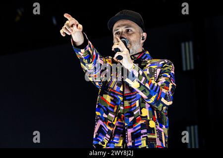 Milano, Italia. 4 aprile 2024. Samuel dei Subsonica si esibisce dal vivo in concerto al Forum di Milano. (Foto di Mairo Cinquetti/SOPA Images/Sipa USA) credito: SIPA USA/Alamy Live News Foto Stock