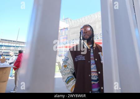 Minneapolis, Minnesota, Stati Uniti. 4 aprile 2024. KIRBY PUCKETT JR, figlio dell'ex giocatore dei Twins KIRBY PUCKETT, prima di una partita della MLB tra i Minnesota Twins e i Cleveland Guardians al Target Field il 4 aprile 2024. (Immagine di credito: © Steven Garcia/ZUMA Press Wire) SOLO PER USO EDITORIALE! Non per USO commerciale! Foto Stock