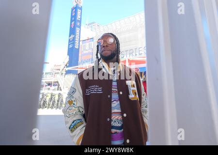 Minneapolis, Minnesota, Stati Uniti. 4 aprile 2024. KIRBY PUCKETT JR, figlio dell'ex giocatore dei Twins KIRBY PUCKETT, prima di una partita della MLB tra i Minnesota Twins e i Cleveland Guardians al Target Field il 4 aprile 2024. (Immagine di credito: © Steven Garcia/ZUMA Press Wire) SOLO PER USO EDITORIALE! Non per USO commerciale! Foto Stock