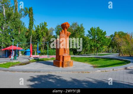 Erevan, Armenia, 4 settembre 2023: Lovers Alley Monnument al Victory Park di Erevan, Armenia Foto Stock