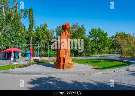 Erevan, Armenia, 4 settembre 2023: Lovers Alley Monnument al Victory Park di Erevan, Armenia Foto Stock