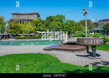 Erevan, Armenia, 4 settembre 2023: Statua di Arno Babajanyan a Erevan, Armenia Foto Stock