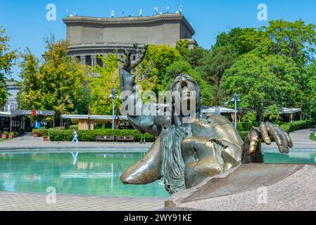 Erevan, Armenia, 4 settembre 2023: Statua di Arno Babajanyan a Erevan, Armenia Foto Stock