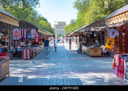 Erevan, Armenia, 4 settembre 2023: Vernissage open-air market a Erevan, Armenia Foto Stock