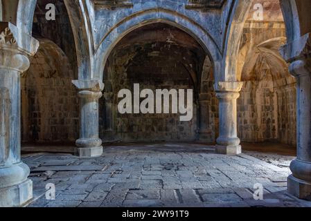 Haghpat, Armenia, 5 settembre 2023: Interno della giornata di sole al complesso del monastero di Haghpat in Armenia Foto Stock