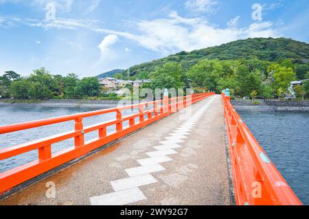 Scenario del fiume Uji vicino al tempio Byodo nella prefettura di Kyoto, Kansai, Giappone. Foto Stock