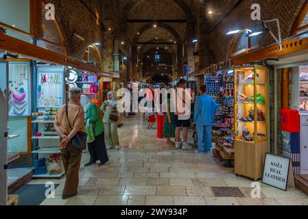 Sarajevo, Bosnia ed Erzegovina, 15 luglio 2023: Mercato del Bezistan nella città vecchia di Sarajevo, Bosnia ed Erzegovina Foto Stock