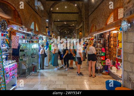 Sarajevo, Bosnia ed Erzegovina, 15 luglio 2023: Mercato del Bezistan nella città vecchia di Sarajevo, Bosnia ed Erzegovina Foto Stock