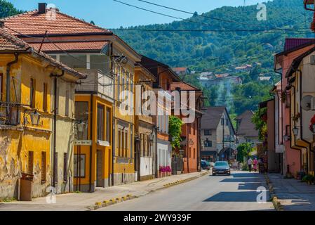 Travnik, Bosnia ed Erzegovina, 16 luglio 2023: Via nella città vecchia di Travnik, Bosnia ed Erzegovina Foto Stock