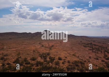 Aerea del paesaggio arido intorno al centro di servizio di Yunta South Australia Foto Stock