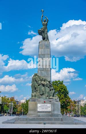 Chisinau, Moldavia, 23 agosto 2023: Monumento agli eroi del Komsomol Leninista a Chisinau, Moldavia Foto Stock