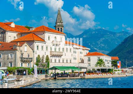 Perast, Montenegro, 4 luglio 2023: Città di Perast in Montenegro situata nella baia di Boka Kotorska Foto Stock