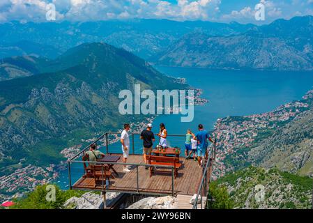 Kotor, Montenegro, 5 luglio 2023: Panorama della baia di Boka Kotorska in Montenegro Foto Stock